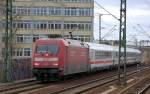 Die t�gliche Mittagsfahrt der Berlin-Warschau-Express Wagengarnitur Richtung Berlin-Lichtenberg diesmal mit 101 002-4 am 02.04.12 Berlin-Wedding.