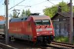 101 090-9 mit IC Richtung Berlin-Gesundbrunnen am 19.06.12 Berlin Heinersdorf.