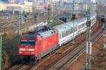 101 129-5 mit mit Berlin-Warschau Express Wagengarnitur Richtung Berlin Grunewald, 20.11.12 Berlin Putlitzbr�cke.