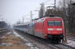 Der EC 175 gezogen von 101 013-1 hinten dran 101 083-4  S�dafrika  + Schiebelok 101 084-2 am 13.01.13 Richtung Berlin Hbf.(tief), Berlin-Jungfernheide.