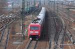 101 097-4 mit PbZ Richtung Berlin-Gesundbrunnen, 13.02.13 Berlin-Putlitzbr�cke.