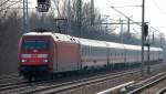 101 027-1 mit IC-Wagengarnitur am 26.02.14 Berlin-Blankenburg.