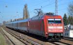 101 054-5 mit EC 379 Richtung Berlin-Gesundbrunnen am 20.03.147 Berlin-Karow.