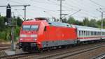 101 083-4 mit IC-Wagengarnitur am 07.08.15 Berlin-Blankenburg.