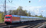 IC aus Stralsund mit 101 056-0 am 23.04.17 Berlin-Springpfuhl.