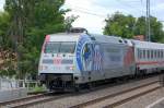 IC 2157 nach Stralsund mit 101 144-4 mit der Hertha BSC Folie Richtung Bernau unterwegs, 26.06.10 Berlin-Karow.