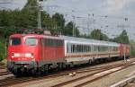 Am Ende eines PbZ gezogen von 120 130-0 + 120 131-8 hing 110 406-6 am 08.08.13 Berlin-Springpfuhl.