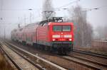114 038 mit RE3 Richtung W�nsdorf-Waldstadt, 20.11.12 Berlin-Karow.