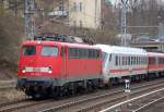 Hier noch mal aus der N�he, die 115 350-1 mit PbZ nach Berlin-Lichtenberg, 31.03.11 Berlin Prenzlauer Allee.