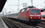 120 123-5 mit einem Leerzug IC-Personenwagen, 02.02.15 Bhf.
