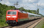 Ein Tandem-IC mit vorne 120 120-1 und hintendran 101 016-4 am 06.07.17 Durchfahrt Bf. Berlin-Hohenschönhausen.