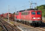 140 490-4 mit 140 843-4 und gemischtem G�terzug am Haken Richtung Berliner Innenstadt, 19.07.10 Berlin-Blankenburg.