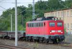 140 843-4 muss aufs Au�engleis ausweichen mit einem gemischten G�terzug Richtung Berliner Innenstadt, 21.07.10 Berlin-Blankenburg.