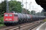 140 354-2 mit einem langen Leerzug Kesselwagen Richtung Schwedt �ber Bernau, 30.08.10 Berlin-Karow.