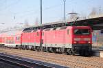 Ungew�hnlich, ein regul�rer RE14 nach Nauen mit einer 143 072-7 als Zuglok mit 143 809-2 am Haken (vielleicht deffekt?) im Bhf.