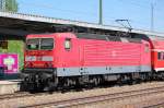 Als RB14 nach Nauen steht 143 818-3 mit Doppelstocksteuerzug am 09.05.11 im Bhf.