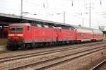 Anscheinend war die 143 566-8 nicht betriebsf�hig, daher schob 143 849-8 die Schwesterlok + die RB14 nach Senftenberg, 14.06.12 Bhf.