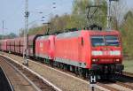 Doppeltraktion 145 035-2 + 145 063-4 mit Ganzzug Sch�ttgutwagen (Erzbef�llung) Richtung Berlin-Karow, 19.04.11 M�hlenbeck-M�nchm�hle.