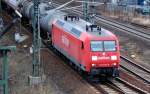 145 042-8 mit Kesselwagenzug Richtung Berlin-Spandau, 31.12.12 Berlin-Putlitzbr�cke.