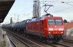 145 063-4 mit Kesselwagenzug am 16.01.15 Berlin-Karow.