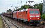Doppeltraktion 145 009-7 und 145 011-3 mit Ganzzug Schüttgutwagen für Erztransporte am 13.07.15 Berlin-Hirschgarten.