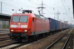 145 030-0 mit Containerzug am 15.02.16 Bhf.