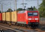 145 070-9 mit Containerzug Richtung Berliner Innenring, 02.07.10 Berlin-Blankenburg.