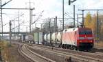 152 059-2 mit Containerzug f�hrt zum Personalwechsel mit Pause im Bhf.