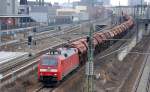 152 155-8 mit Ganzzug gedeckter Sch�ttgutwagen Richtung Berlin-Spandau, 28.02.13 Berlin-Putlitzbr�cke.