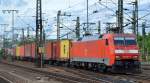 152 151-7 mit Containerzug am 23.05.14 Durchfahrt Bhf.