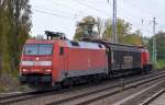 152 168-1 mit einem Schiebewandwagen und 298 331-0 hintendran Richtung Bernau am 14.10.14 Berlin-Karow.