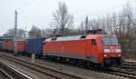 152 118-6 mit Containerzug am 14.12.15 Berlin-Springpfuhl.