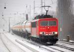 155 168-8 mit Ganzzug Druckgaskesselwagen (Propenbef�llung) Richtung Karower Kreuz Berlin, 23.12.10 Berlin-Karow.