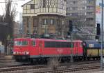 155 236-3 mit einem Ganzzug polnischer Selbstentladewagen Richtung Berlin Wedding, 15.01.11 Berlin-Beusselstr.