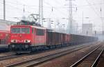 155 075-5 mit einem Ganzzug offener G�terwagen, 15.03.11 Bhf.