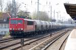 155 230-6 mit einem Ganzzug Gro�silowagen Richtung Bernau, 07.04.11 Berlin-Karow.