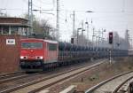155 201-7 mit einem Ganzzug Drehgestellflachwagen mit Gro�r�hren beladen Richtung Bernau, 06.04.11 Berlin-Karow