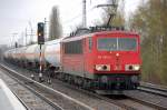 155 085-4 mit Ganzzug Gasdruckkesselwagen, 14.04.11 Berlin-Karow.