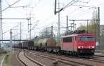 155 028-4 mit einem gemischten G�terzug, 16.04.11 Bhf.