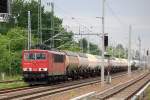 155 097-9 mit einem gemischten Kessel- und Silowagenzug Richtung Karower Kreuz Berlin, 31.05.12 Berlin-Blankenburg.