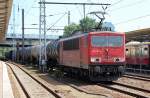 155 008-6 mit Kesselwagenzug am 02.07.12 Durchfahrt Bhf.