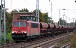 Es wird zu dunkel f�r Bilder, hier noch 155 028-4 mit einem Ganzzug Sch�ttgutwagen, 05.10.12 Berlin-Karow.