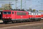 Hier wird die east-west railways Lok 232 658-5 von der 155 133-2 an den Haken genommen und abgeholt, 08.10.12 Bhf.