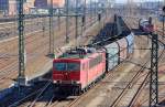 155 070-6 hat einen abgestellten Kohlezug mit polnischen Sch�tgutwagen vom Rangiergel�nde des ehemaligen Gbf.