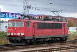 155 097-9 hatte zuvor einen Sch�ttgutwagenzug zum Industrie�bergabegebiet Berlin Norost abgeliefert und verl�sst nun das Gel�nde am 05.11.13 Berlin-Springpfuhl.