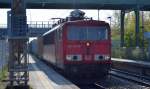 155 013-6 mit Containerzug am 06.10.14 Richtung Nordosten in Berlin-Hohenschönhausen.