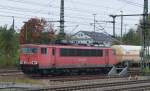 155 128-2 mit gemischtem Güterzug Richtung Nordosten am 24.10.14 Höhe S-Bhf.
