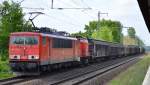 155 013-6 hat 298 334-4 und einen ganze Reihe Schiebewandwagen am Haken, 22.05.15 Röntgental b.