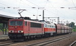 155 060-0 mit 232 512-4 und einigen Güterwagen am Haken am 02.08.16 Bf.
