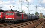 115 116-7 hat 155 031-8 und einen kurzen G�terzug am Haken, 16.08.10 Durchfahrt im Bhf.